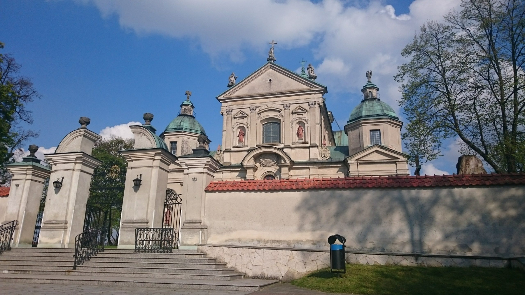 Studzianna-Poswietne-klasztor-i-sanktuarium-Ziemia-Radomska-scaled