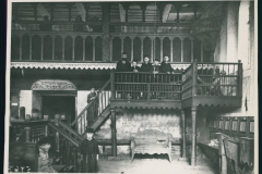 Zwolen-wnetrze-synagogi-1939-scaled